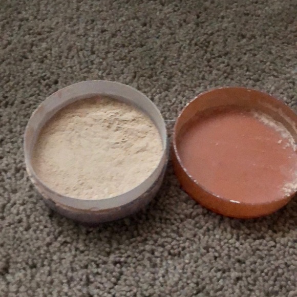 airspun powder - Picture 2 of 4